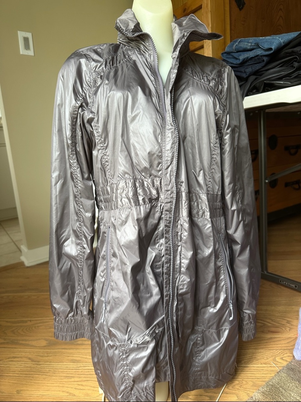 Lole Women's Lightweight Metallic Gray Windbreaker Jacket size large 10/12
